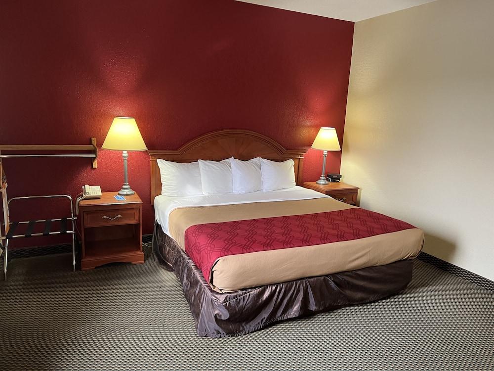 Express Inn & Suites photo 1
