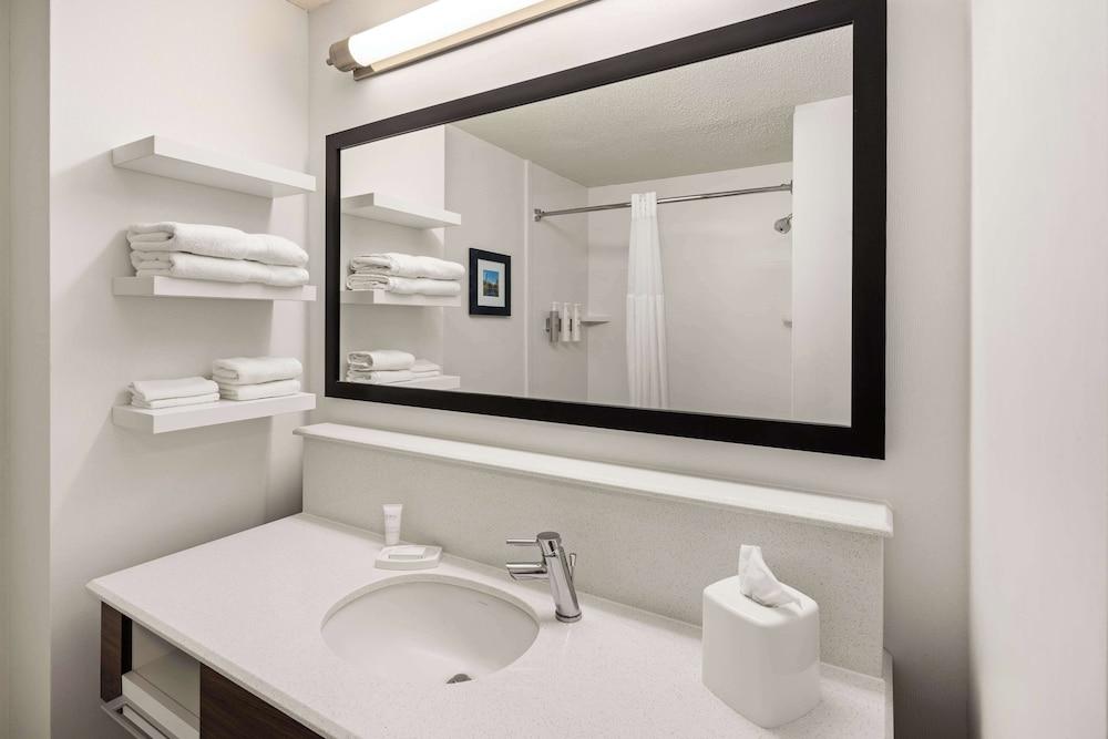 Hampton Inn Minneapolis NW Maple Grove photo 14