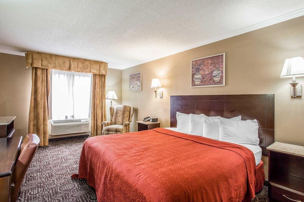 Quality Inn & Suites Ft. Jackson Maingate photo 39