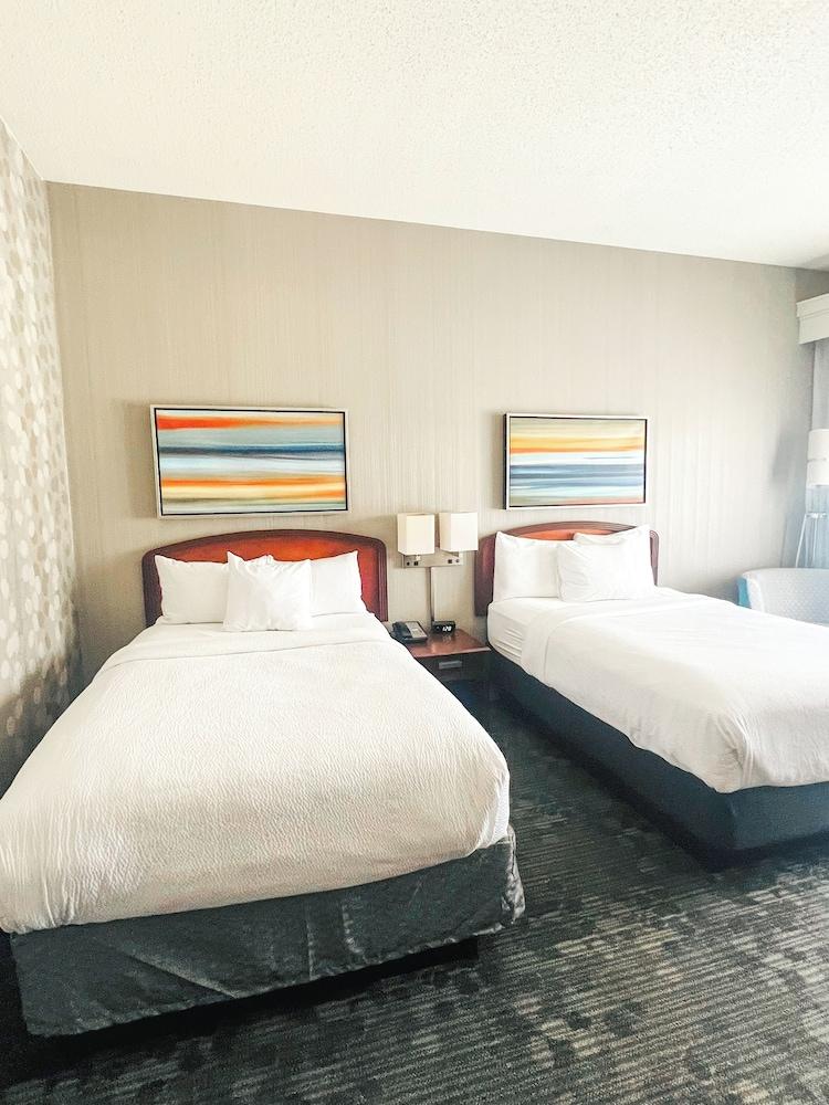Country Inn & Suites by Radisson, Columbus-Edinburgh photo 38