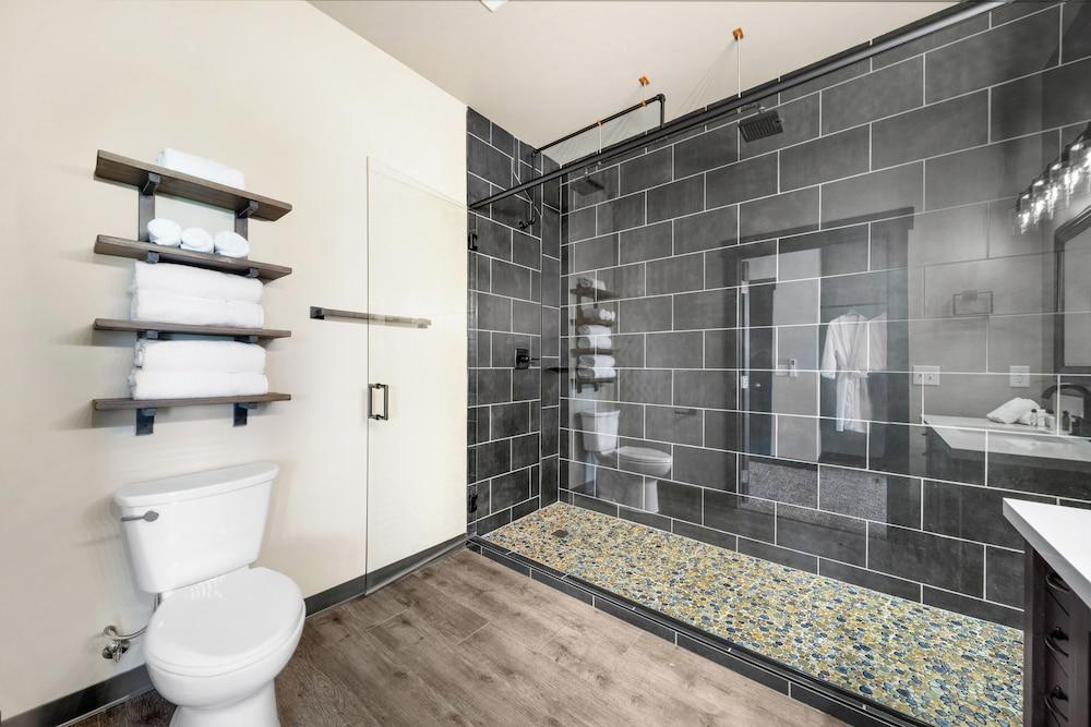 The Suites at Prairie Falls & Event Center photo 46
