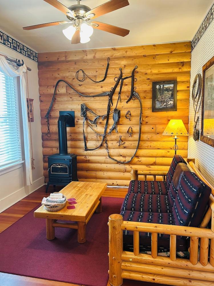 Moore's Old Pine Inn photo 37