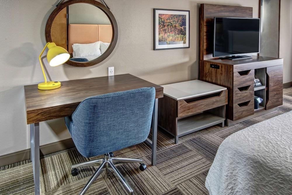 Hampton Inn Latrobe photo 19