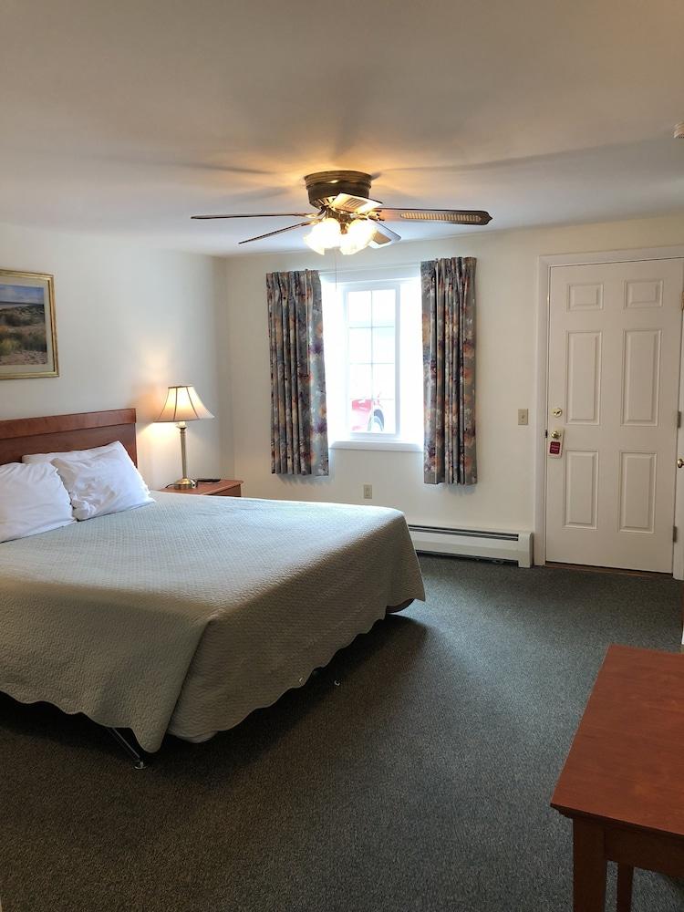 Cromwell Harbor Motel photo 5
