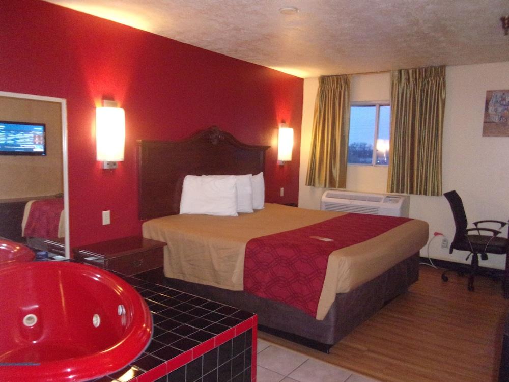Econo Lodge Kent - Akron West photo 15