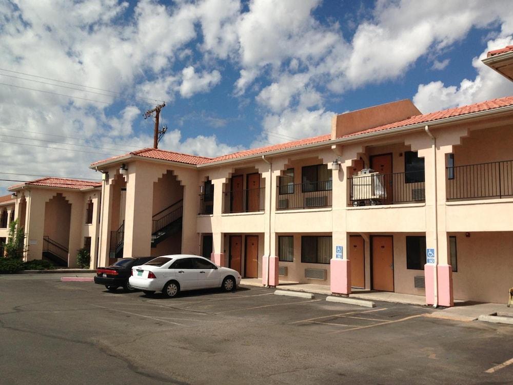 Luxury Inn photo 11