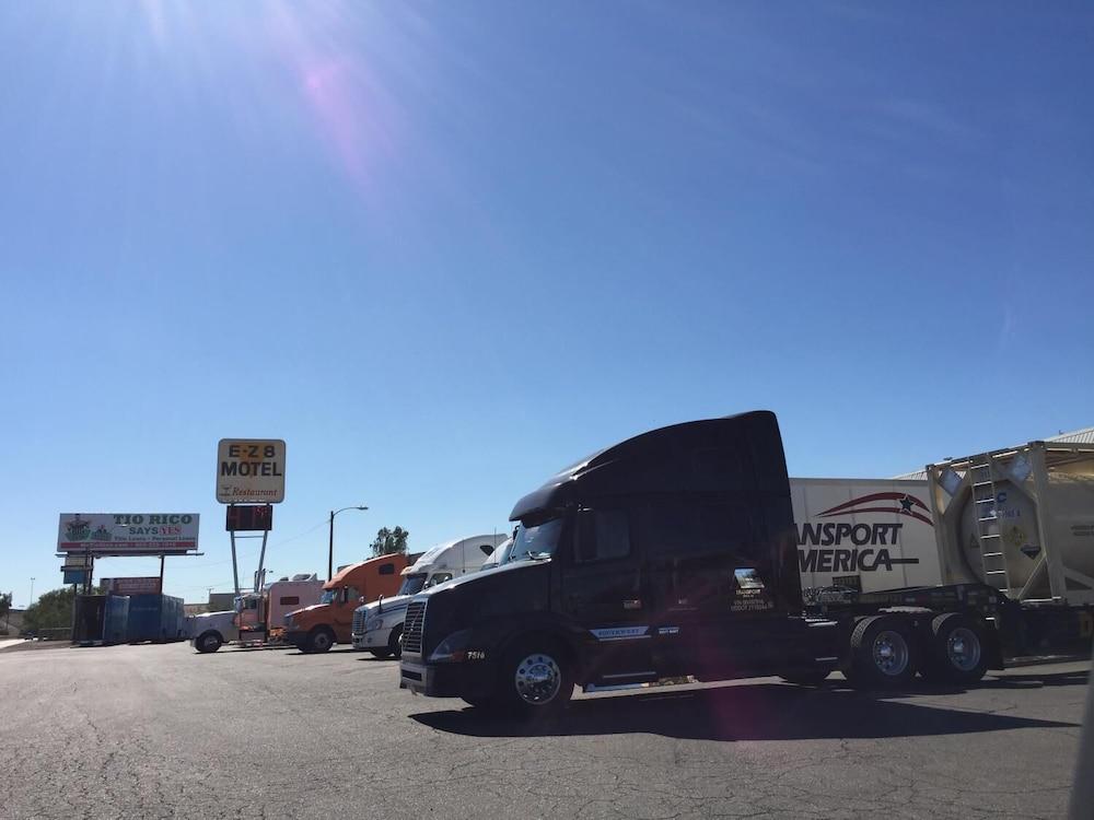 E-Z 8 Motel Phoenix Airporter photo 20