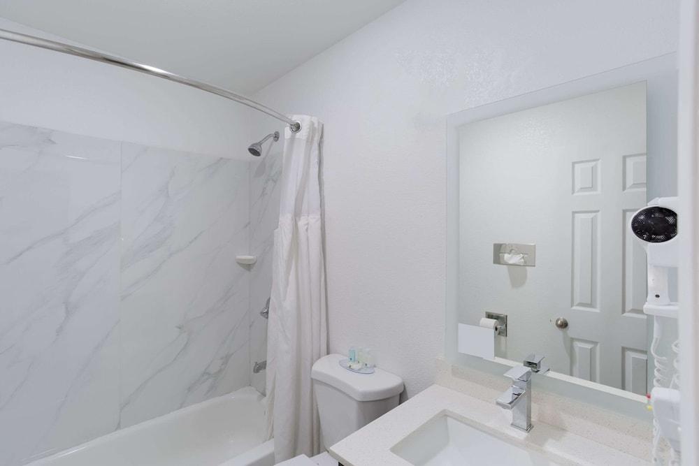 Quality Inn Redding near I-5 photo 24
