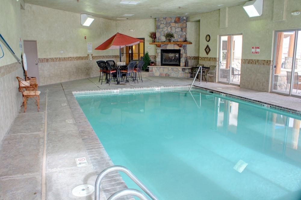 Blue Mountain Inn And Suites photo 18