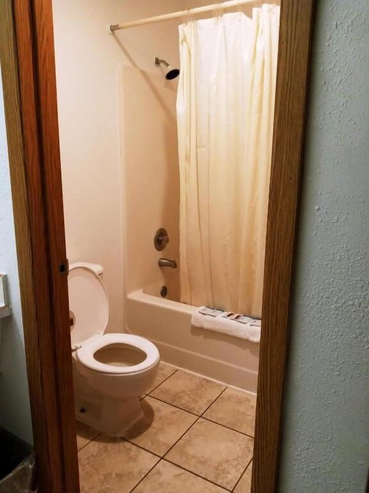 Centralia Inn photo 9