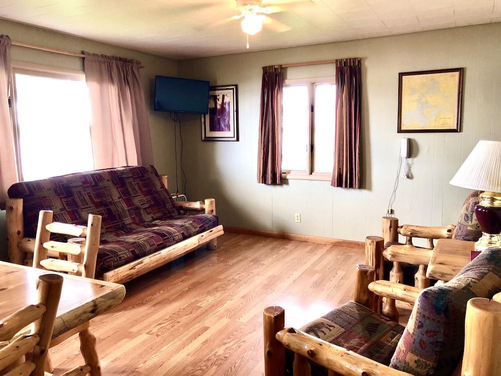 Sportsman's Lodge photo 33