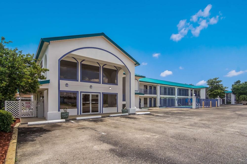 Motel 6 Pensacola, FL - NAS photo 1