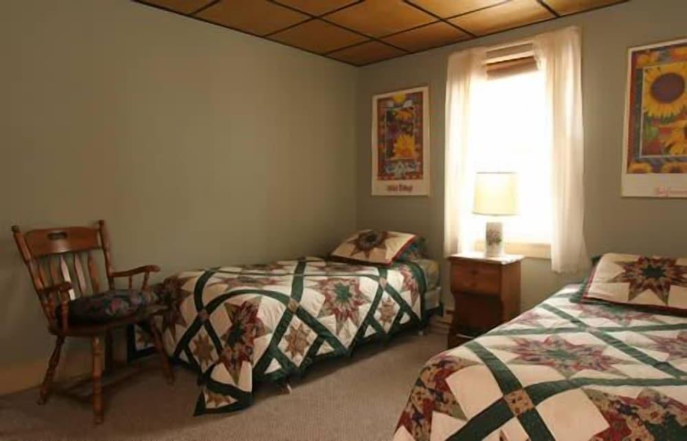Crestmont Inn photo 3