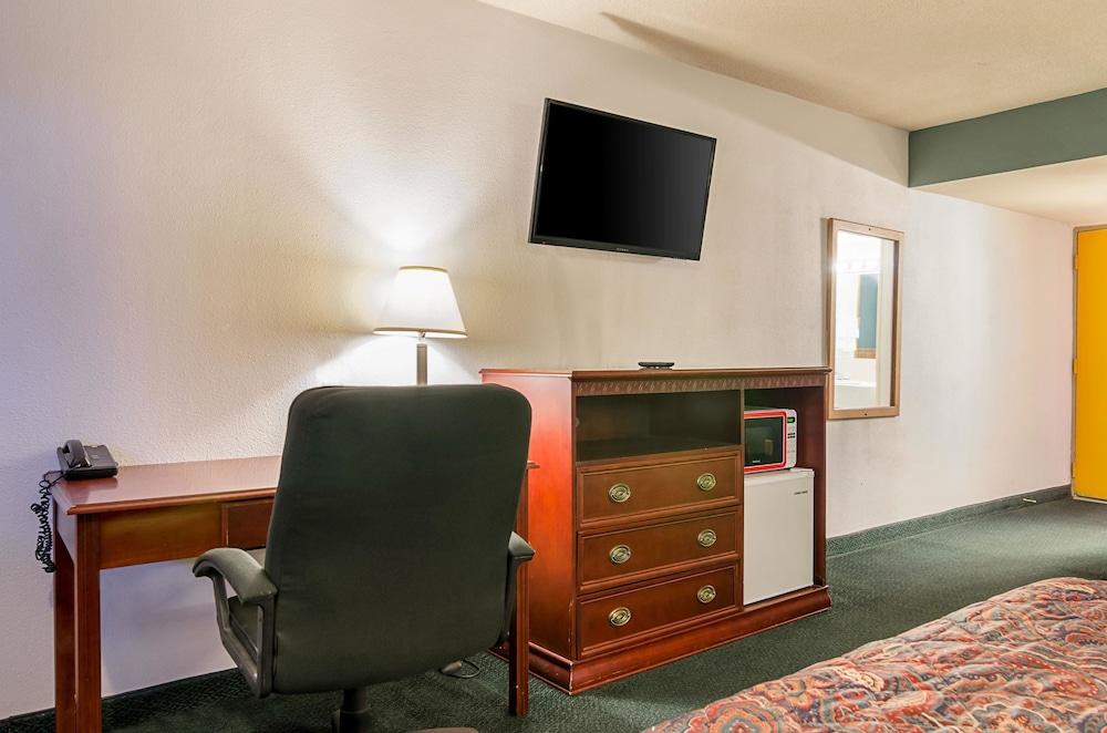 Econo Lodge photo 21