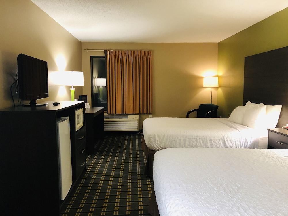 AmericInn by Wyndham Columbus Wisconsin photo 6