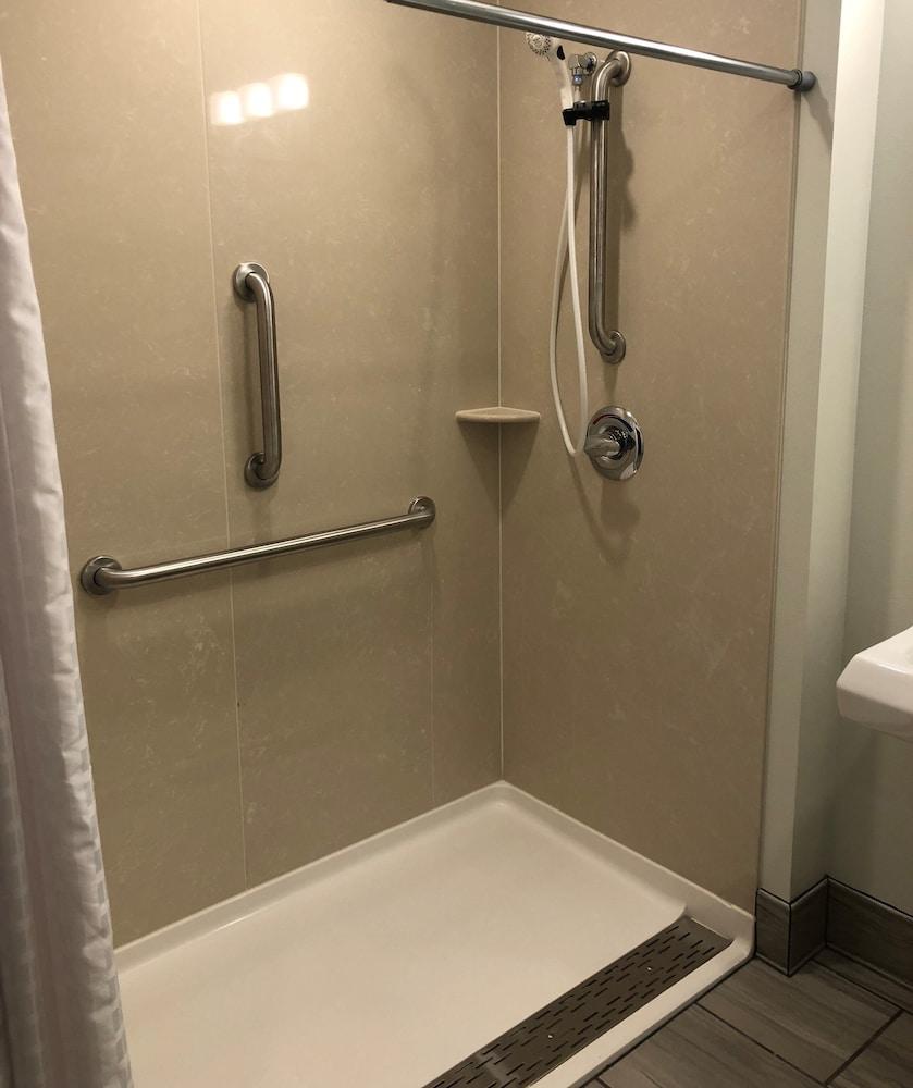 Kodiak Compass Suites photo 17