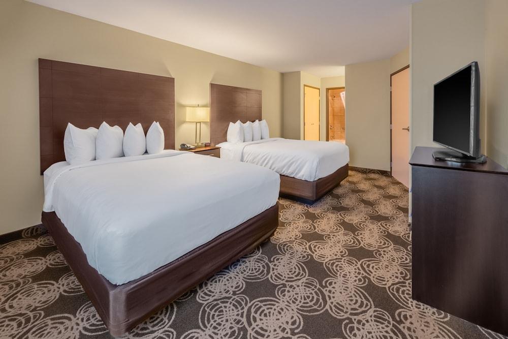 Landmark Suites photo 14