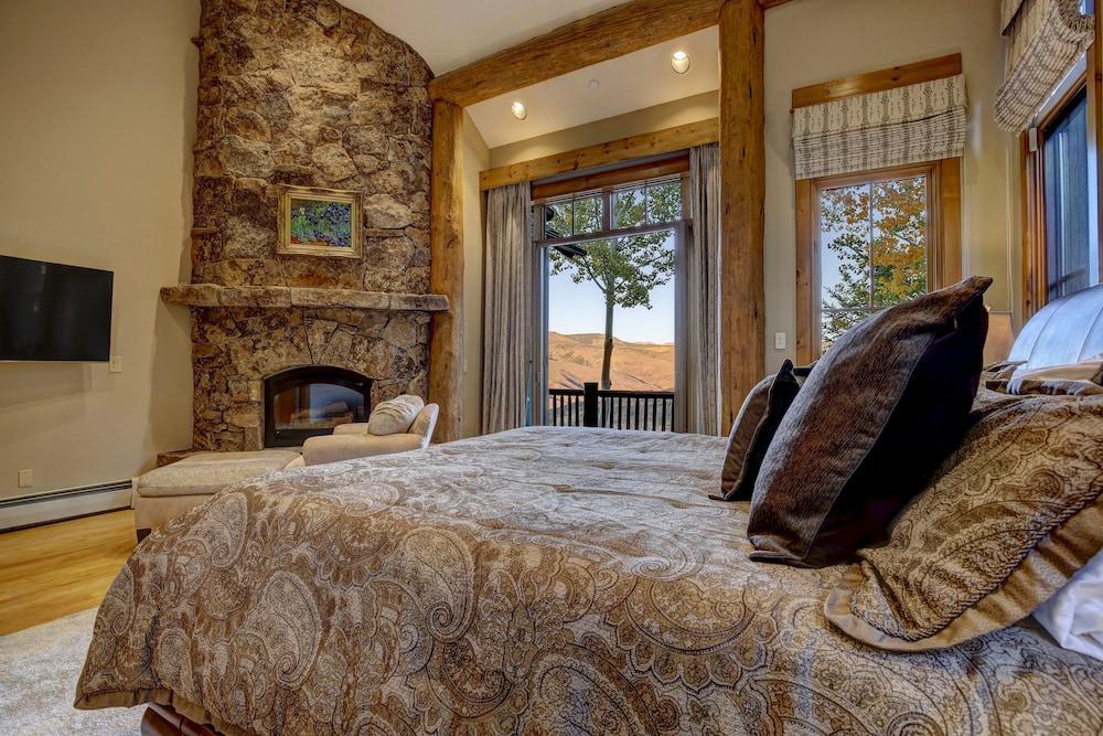 Snowberry by Elevation Accommodations photo 29