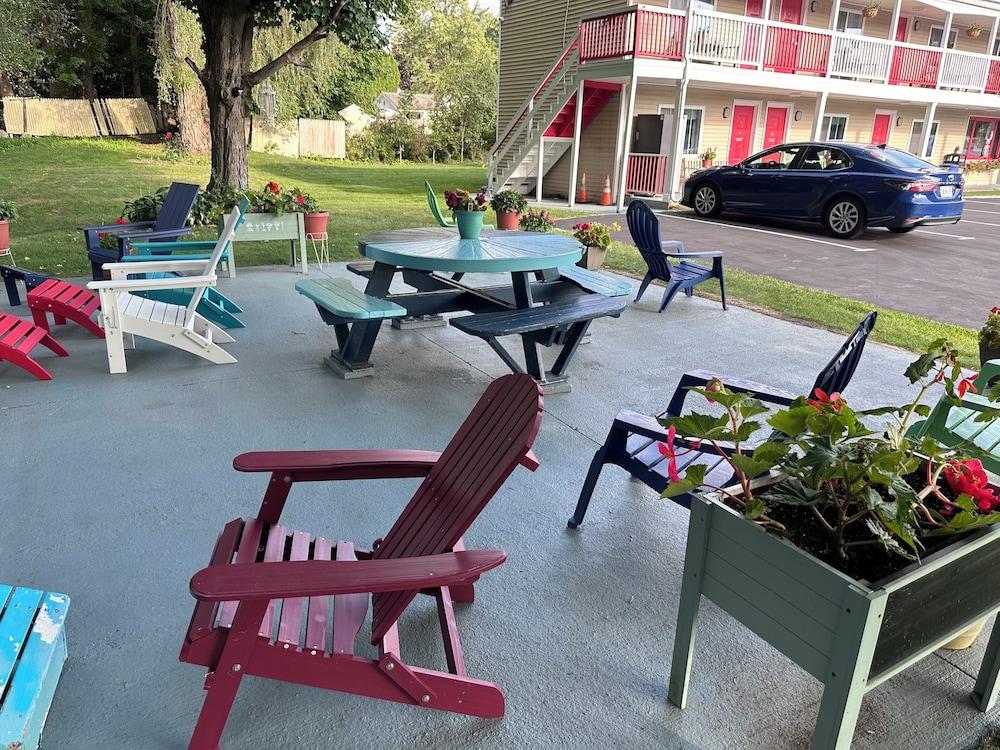 Cozy Corner Motel photo 31