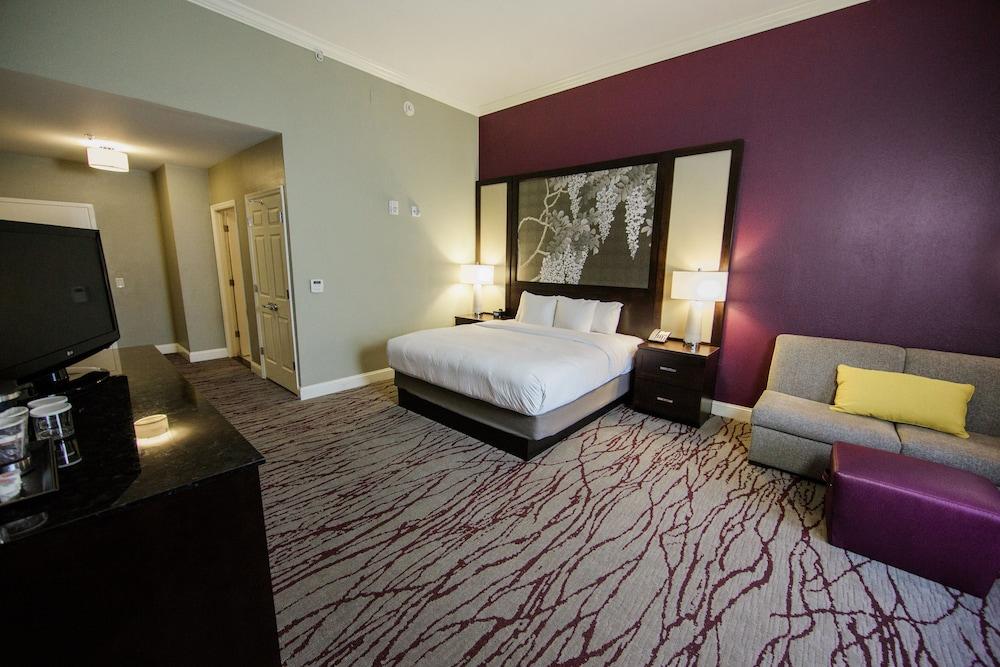 DoubleTree by Hilton Hotel Savannah Historic District photo 13