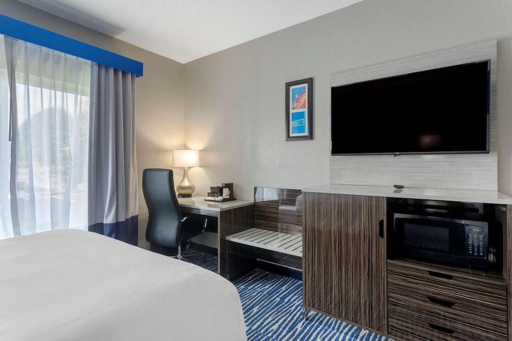 Comfort Inn & Suites Memphis East photo 14