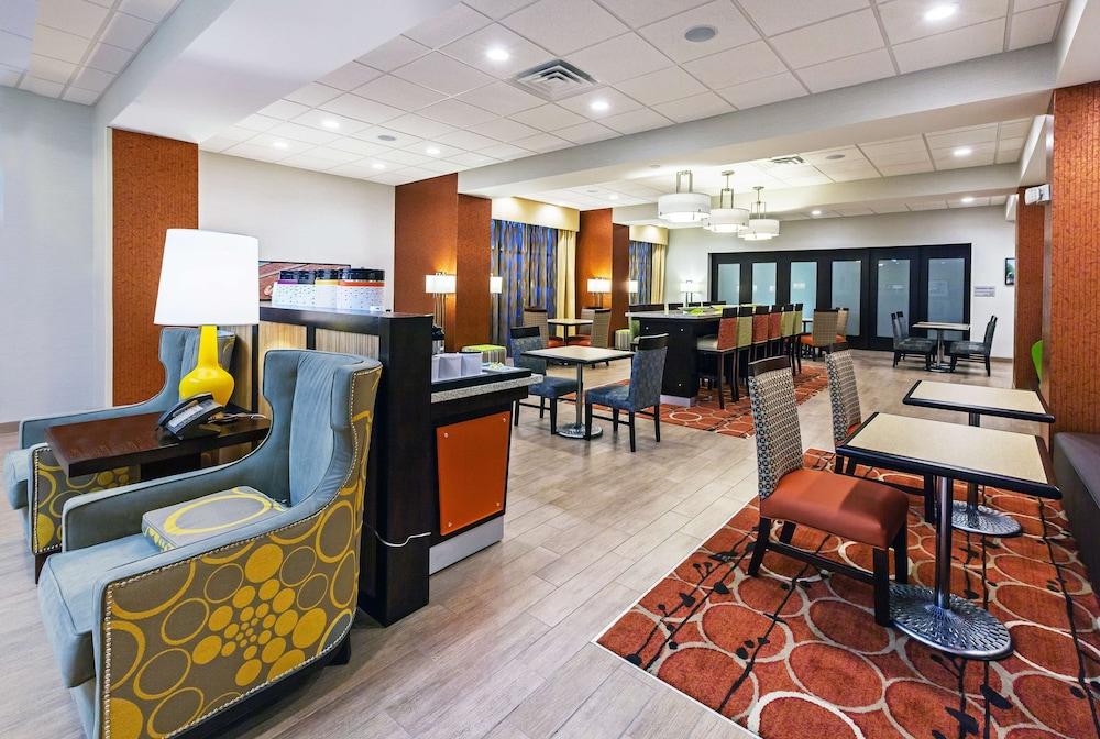 Hampton Inn Marion photo 25