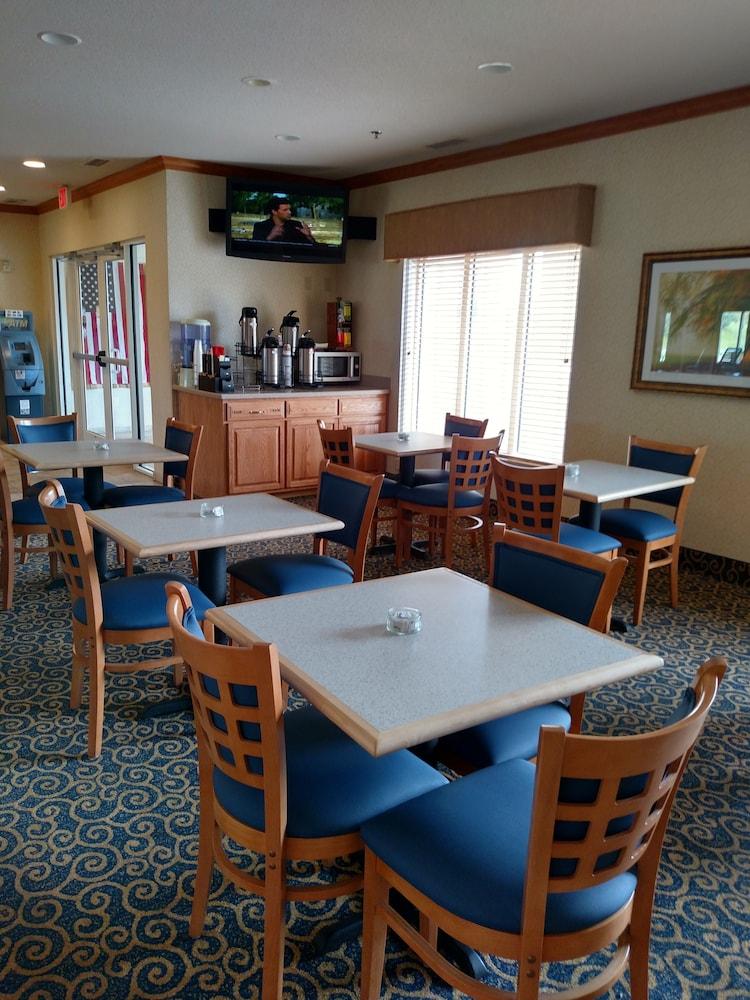 Holiday Inn Express Toledo West - Napoleon by IHG photo 29