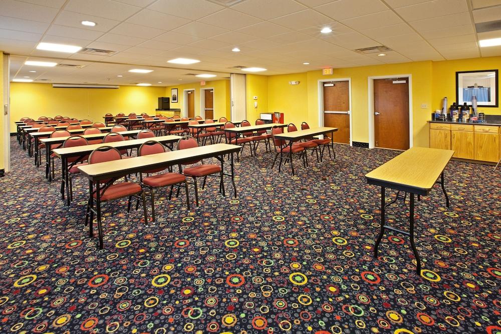 Holiday Inn Express Hotel & Suites Hillview by IHG photo 44