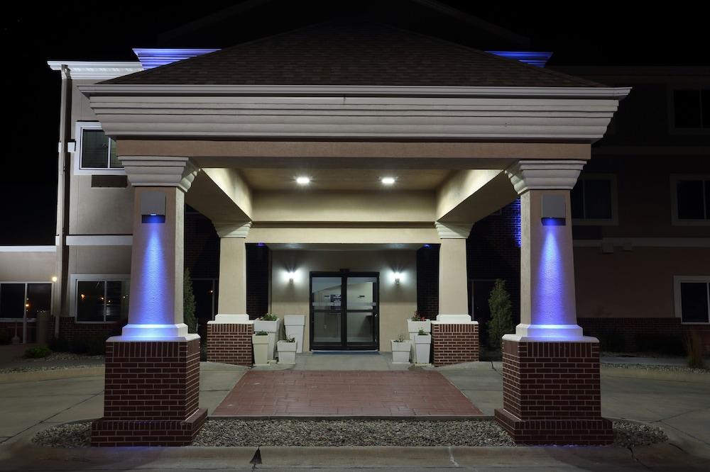 Holiday Inn Express Oneill by IHG photo 52