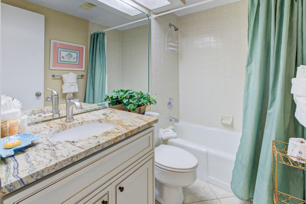 Surfside Resort photo 58