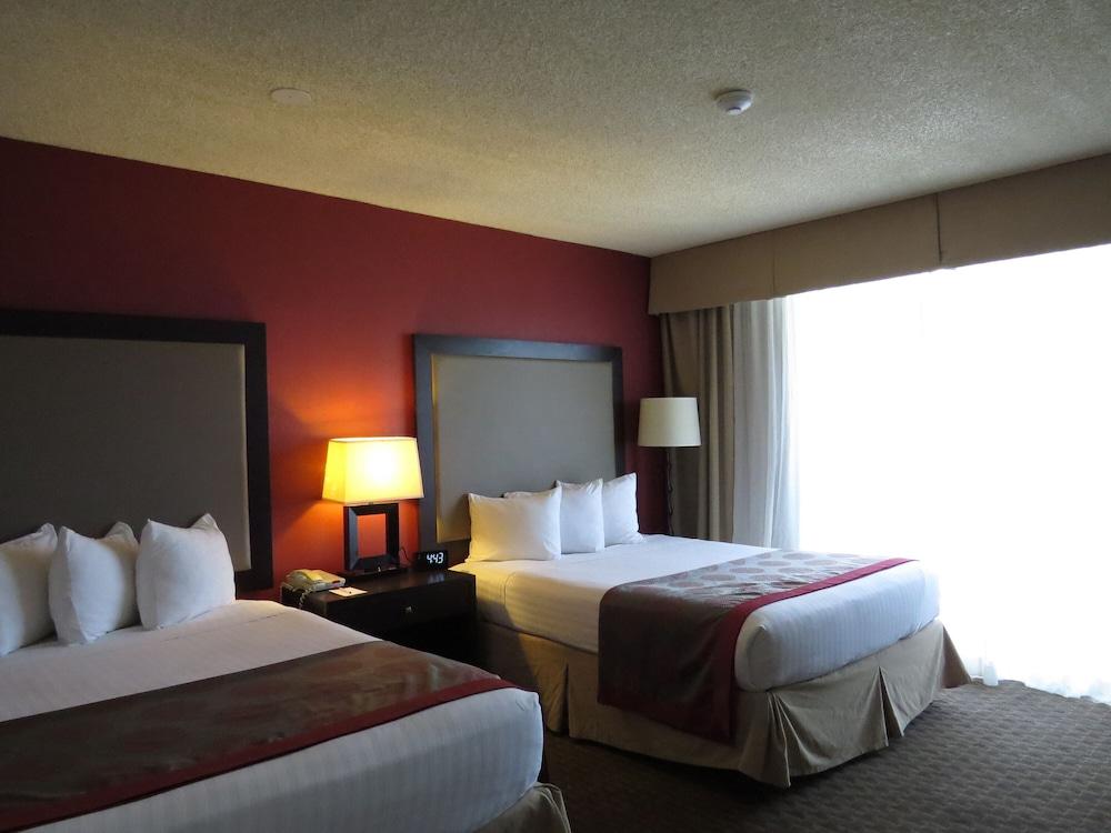 Holiday Inn Express & Suites Phoenix Midtown by IHG photo 41