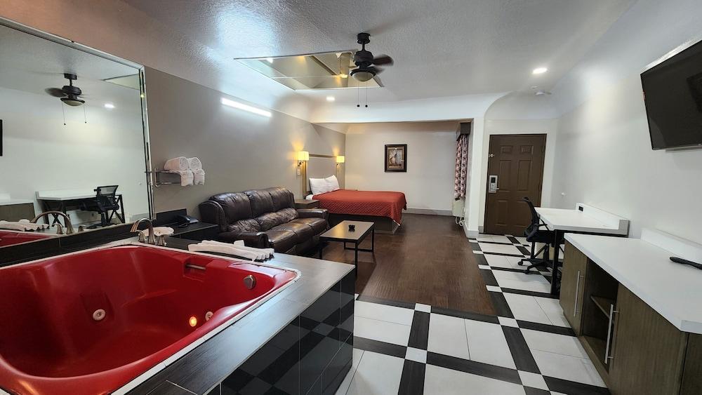 Scottish Inns & Suites Sam Houston Pkwy photo 6