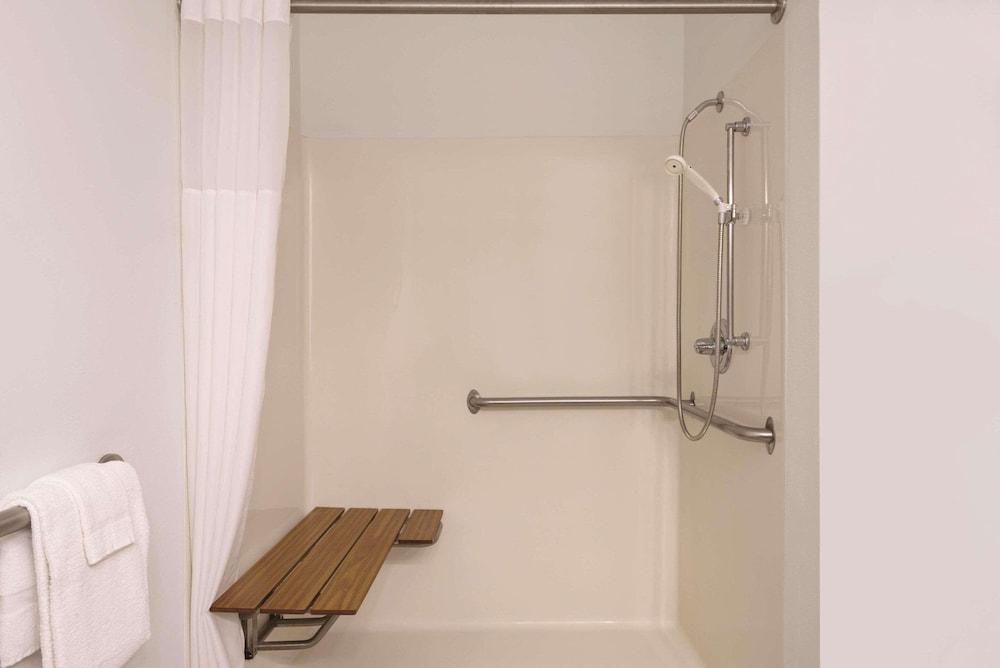 Country Inn & Suites by Radisson, Cedar Falls, IA photo 25