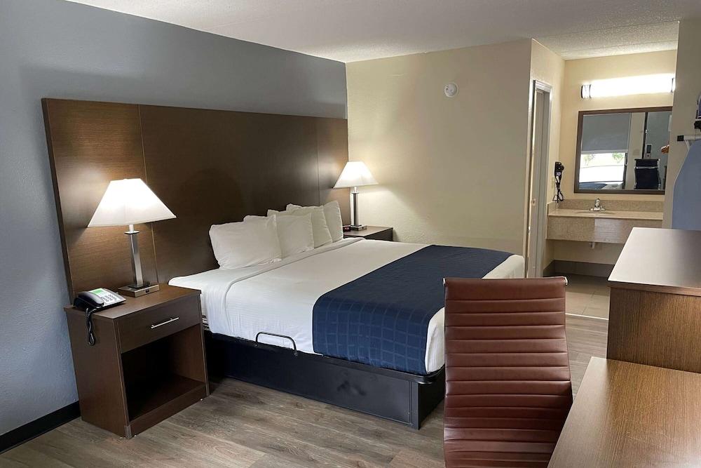 Baymont by Wyndham Ridgeland I-95 photo 19