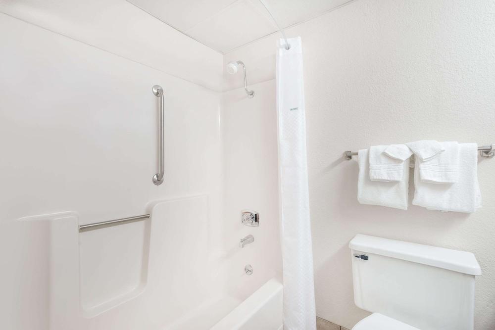 Days Inn by Wyndham Kirksville photo 8