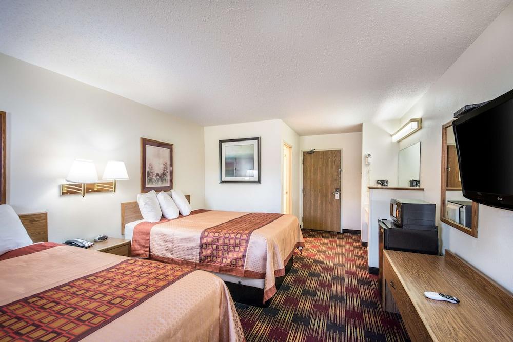 Americas Best Value Inn & Suites Harrisonville photo 26