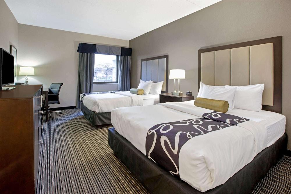 La Quinta Inn & Suites by Wyndham Detroit Metro Airport photo 19