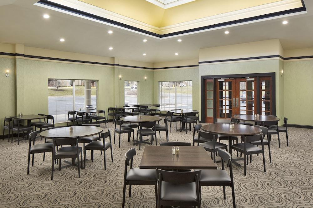 Holiday Inn Grand Rapids Airport by IHG photo 16