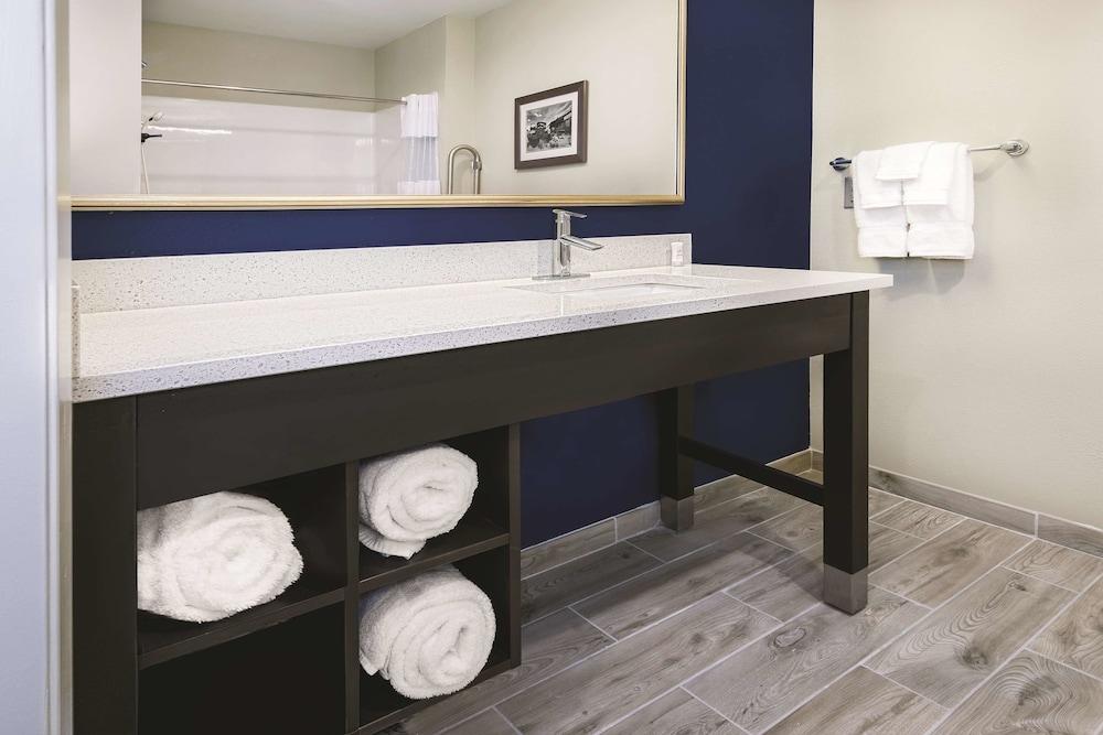 La Quinta Inn & Suites by Wyndham Odessa N. - Sienna Tower photo 7