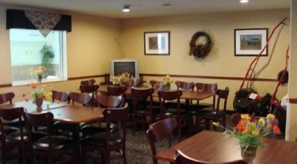 Fairgrounds Inn photo 27