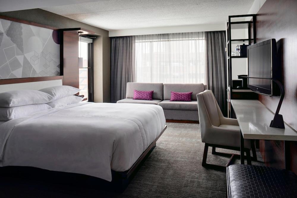 Marriott East Lansing at University Place photo 11