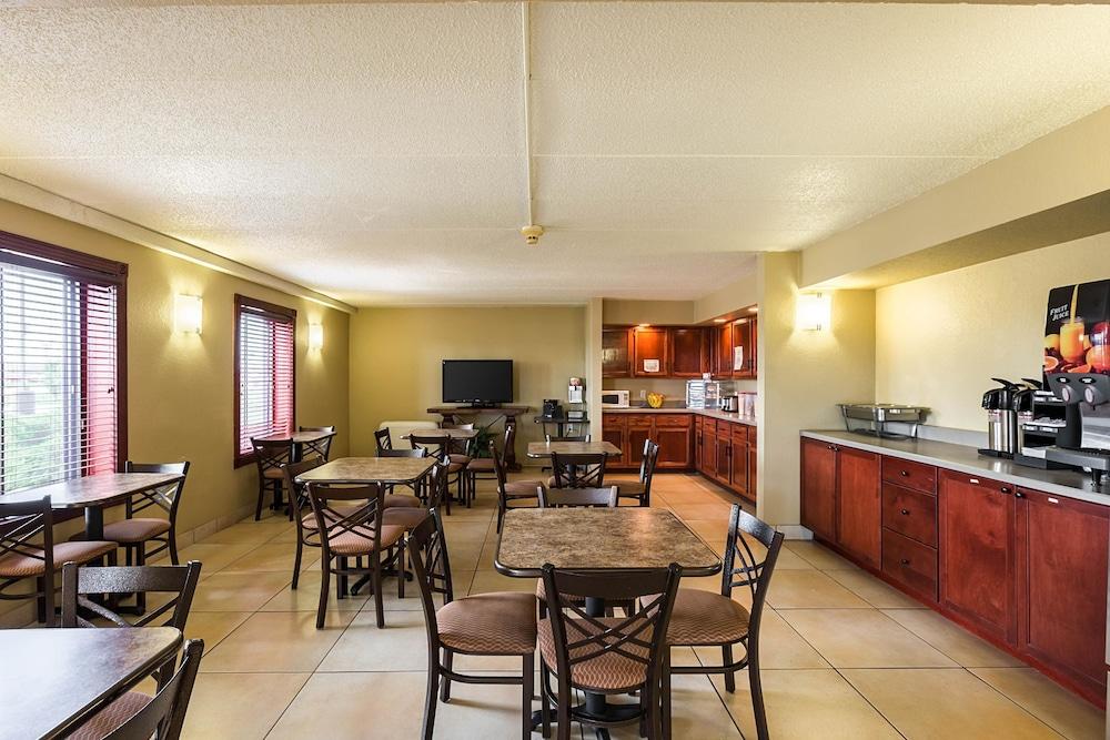 Rodeway Inn photo 5