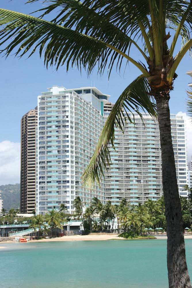 Waikiki Marina Resort at the Ilikai photo 40