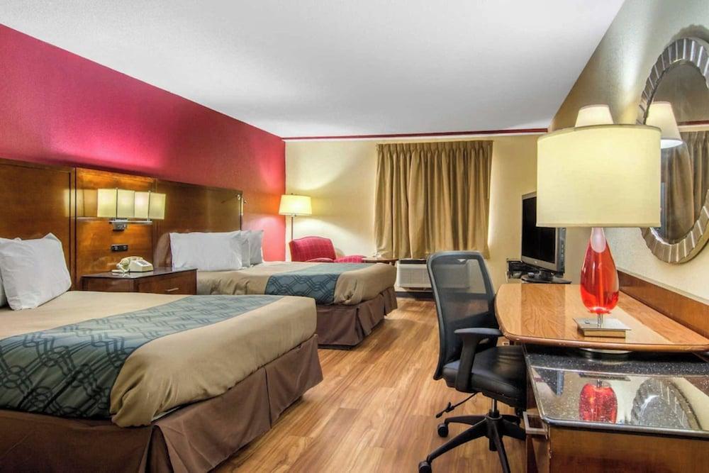 Forsyth Inn & Suites photo 9