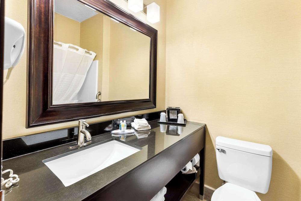 Comfort Inn Marion photo 19