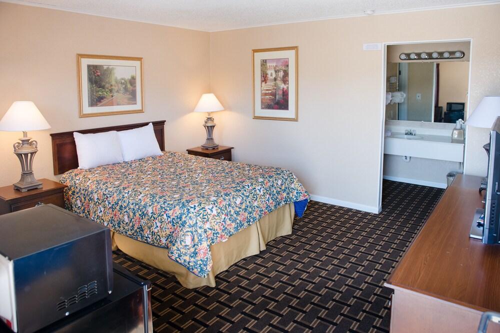 Grand View Plaza Inn & Suites photo 59