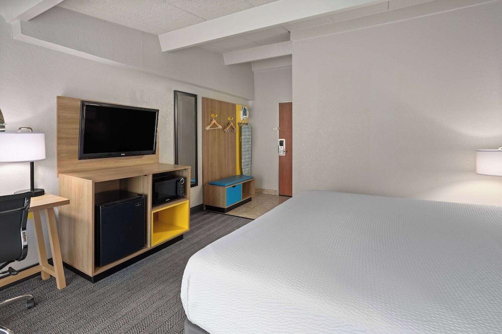 Days Inn by Wyndham Ann Arbor photo 7