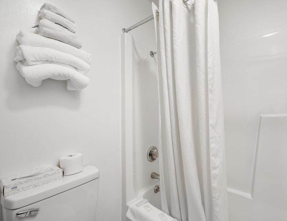 StayInn - Grand Forks photo 10