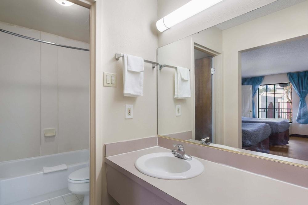 1 Life Studio and Suites photo 24