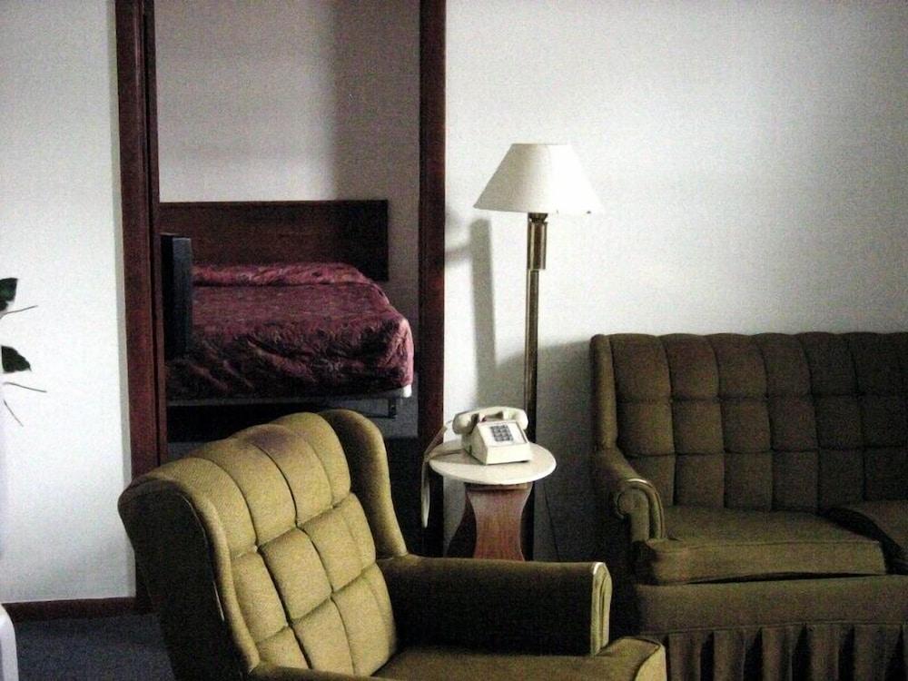 Double A Motel photo 42